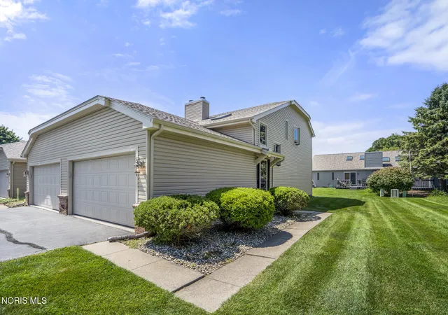Condo for sale at 1124 Bernath Pkwy, Toledo, OH 43615 | MLS# 10013784