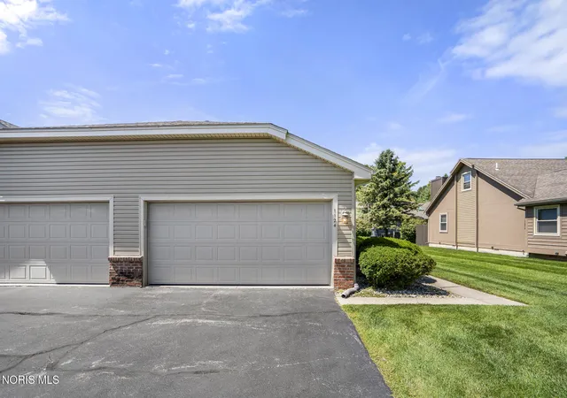 Photo 1 of Condo for sale at 1124 Bernath Pkwy, Toledo, OH 43615 | MLS# 10013784 | Listing updated on 2026-09-24