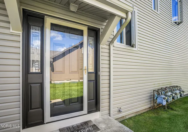 Photo 2 of Condo for sale at 1124 Bernath Pkwy, Toledo, OH 43615 | MLS# 10013784 | Listing updated on 2026-09-24