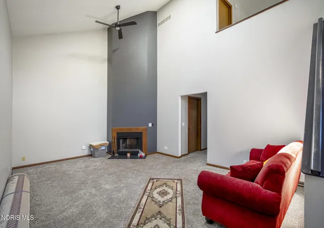 Photo 4 of Condo for sale at 1124 Bernath Pkwy, Toledo, OH 43615 | MLS# 10013784 | Listing updated on 2026-09-24