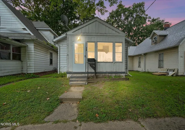 Photo 1 of Single family home for sale at 960 Willow Ave, Toledo, OH 43605 | MLS# 10013783 | Listing updated on 2026-10-05