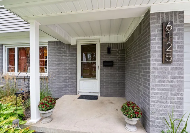 Photo 2 of Single family home for sale at 6125 Everwood Rd, Toledo, OH 43613 | MLS# 10013847 | Listing updated on 2026-09-29