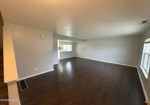 Photo 3 of Single family home for sale at 725 Acton Dr, Toledo, OH 43615 | MLS# 10013854 | Listing updated on 2026-10-03