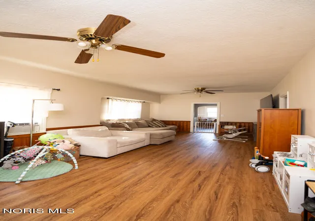 Photo 2 of Single family home for sale at 4029 Bowen Rd, Toledo, OH 43613 | MLS# 10013809 | Listing updated on 2026-10-12