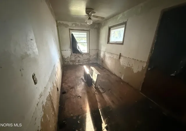 Photo 3 of Single family home for sale at 252 Kenmore Ave, Toledo, OH 43609 | MLS# 10013806 | Listing updated on 2026-09-23