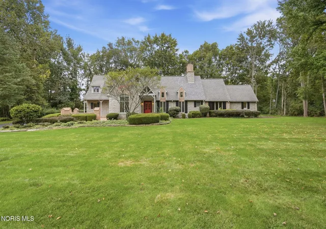 Photo 3 of Single family home for sale at 5 Hunters Gate Dr, Findlay, OH 45840 | MLS# 10013875 | Listing updated on 2026-09-24