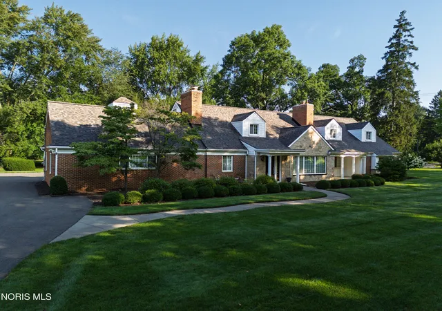 Photo 3 of Single family home for sale at 2953 Westchester Rd, Ottawa Hills, OH 43615 | MLS# 10013814 | Listing updated on 2026-09-23