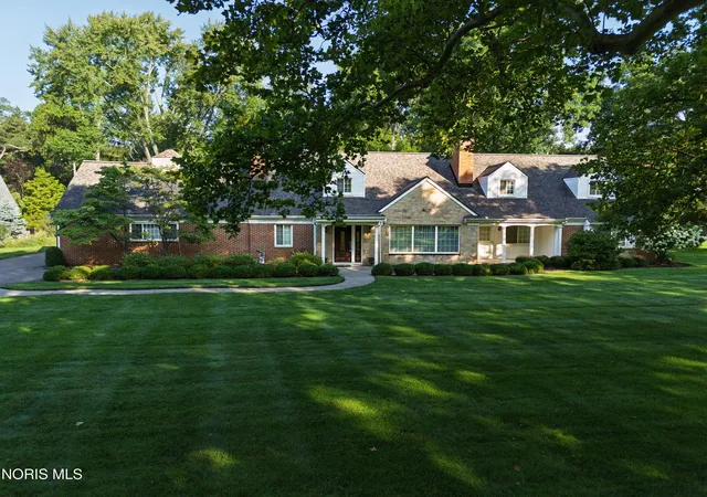 Photo 3 of Single family home for sale at 2953 Westchester Rd, Ottawa Hills, OH 43615 | MLS# 10013814 | Listing updated on 2026-10-22