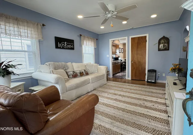 Photo 3 of Single family home for sale at 2005 Glencairn Ave, Toledo, OH 43614 | MLS# 10013837 | Listing updated on 2026-10-27