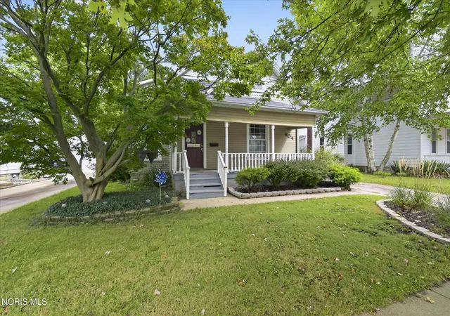 Photo 2 of Single family home for sale at 904 W Sandusky St, Findlay, OH 45840 | MLS# 10013931 | Listing updated on 2026-09-30