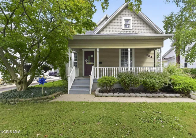 Photo 3 of Single family home for sale at 904 W Sandusky St, Findlay, OH 45840 | MLS# 10013931 | Listing updated on 2026-09-30