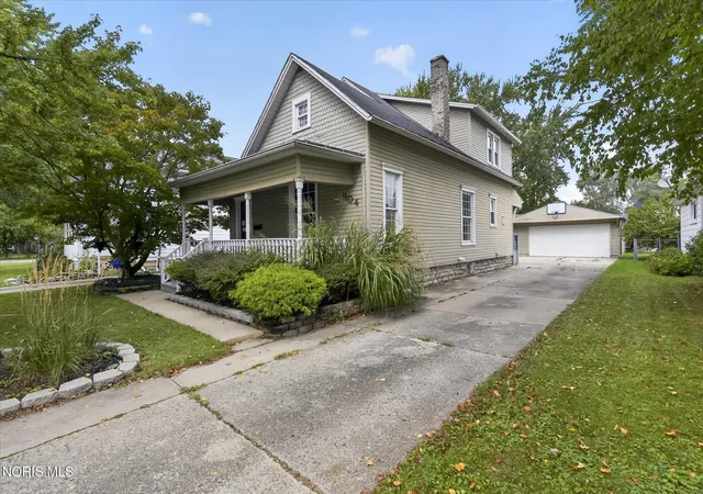 Photo 3 of Single family home for sale at 904 W Sandusky St, Findlay, OH 45840 | MLS# 10013931 | Listing updated on 2026-09-30