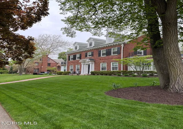 Photo 3 of Single family home for sale at 2006 Mount Vernon Ave, Toledo, OH 43607 | MLS# 10013935 | Listing updated on 2026-10-18