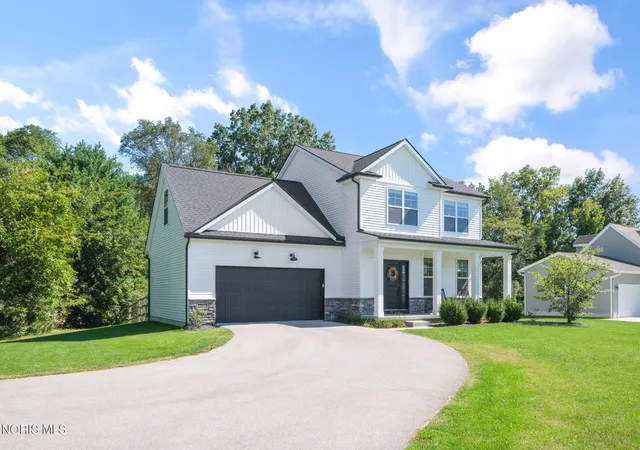 Photo 1 of Single family home for sale at 4925 Black Rd, Monclova, OH 43542 | MLS# 10013923 | Listing updated on 2026-09-25