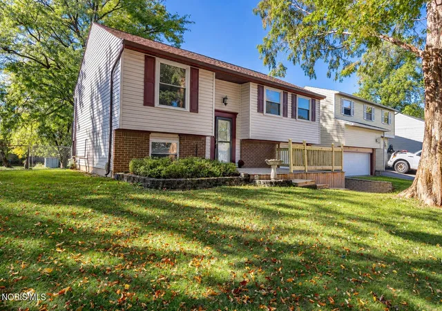 Photo 2 of Single family home for sale at 5415 Thornbrook Trl, Toledo, OH 43611 | MLS# 10013880 | Listing updated on 2026-10-19