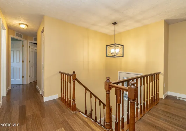 Photo 3 of Single family home for sale at 5415 Thornbrook Trl, Toledo, OH 43611 | MLS# 10013880 | Listing updated on 2026-10-19