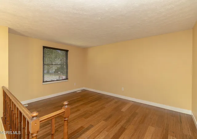 Photo 4 of Single family home for sale at 5415 Thornbrook Trl, Toledo, OH 43611 | MLS# 10013880 | Listing updated on 2026-10-19