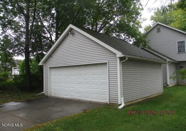 Photo 3 of Single family home for sale at 2020 Locust St, Toledo, OH 43608 | MLS# 10013861 | Listing updated on 2026-10-08