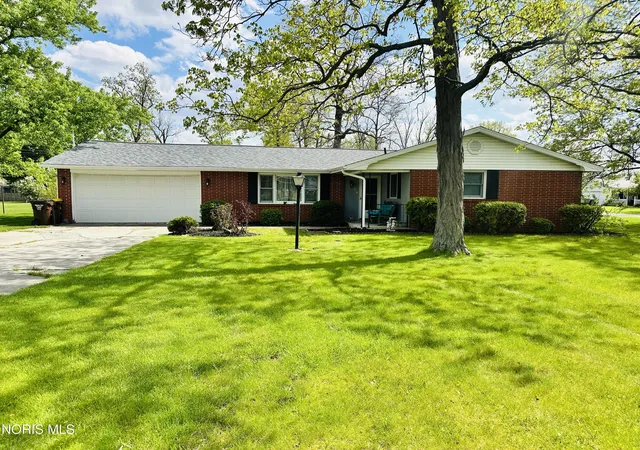 Photo 1 of Single family home for sale at 110 Elmwood Dr, Sherwood, OH 43556 | MLS# 10013852 | Listing updated on 2026-09-28
