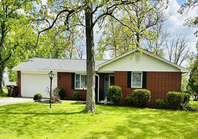 Photo 2 of Single family home for sale at 110 Elmwood Dr, Sherwood, OH 43556 | MLS# 10013852 | Listing updated on 2026-09-28