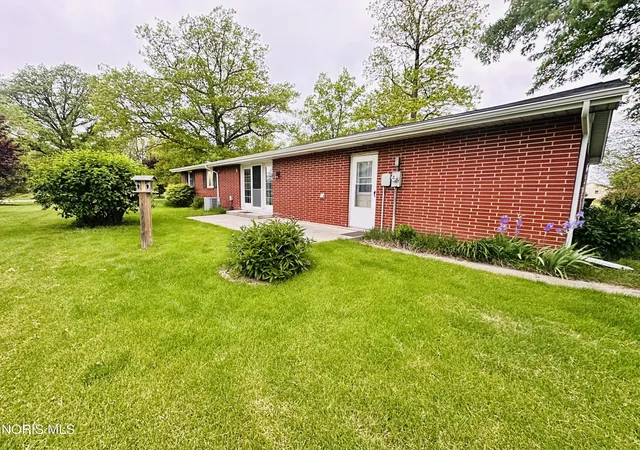 Photo 3 of Single family home for sale at 110 Elmwood Dr, Sherwood, OH 43556 | MLS# 10013852 | Listing updated on 2026-09-28