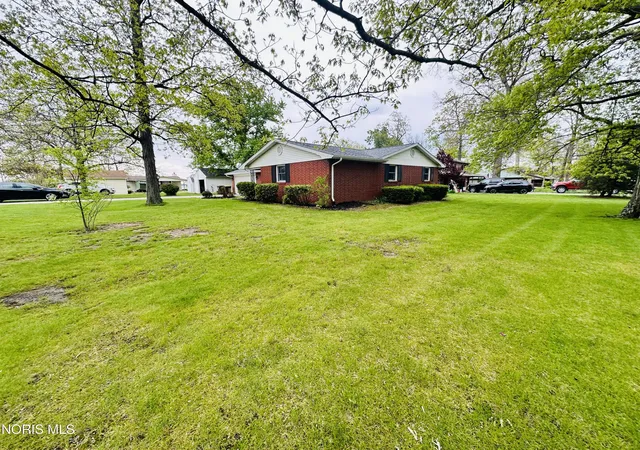 Photo 3 of Single family home for sale at 110 Elmwood Dr, Sherwood, OH 43556 | MLS# 10013852 | Listing updated on 2026-09-28
