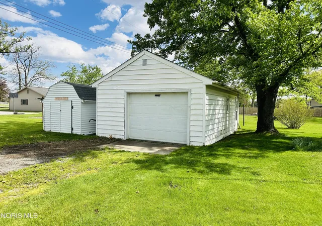 Photo 4 of Single family home for sale at 110 Elmwood Dr, Sherwood, OH 43556 | MLS# 10013852 | Listing updated on 2026-09-28