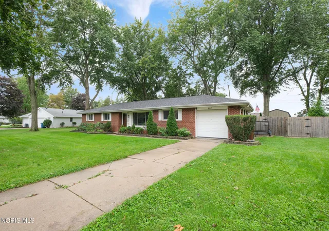 Photo 2 of Single family home for sale at 25117 Ella St, Perrysburg, OH 43551 | MLS# 10013897 | Listing updated on 2026-10-01