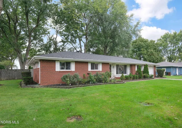 Photo 3 of Single family home for sale at 25117 Ella St, Perrysburg, OH 43551 | MLS# 10013897 | Listing updated on 2026-10-01