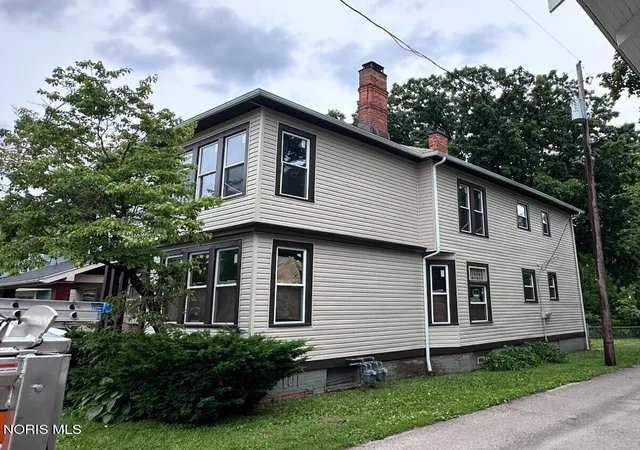 Photo 2 of Multi family home for sale at 425 Boston Pl, Toledo, OH 43610 | MLS# 10013946 | Listing updated on 2026-10-03