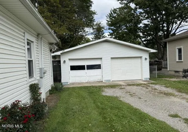 Photo 2 of Single family home for sale at 405 E Hamilton St, Bryan, OH 43506 | MLS# 10013886 | Listing updated on 2026-10-15