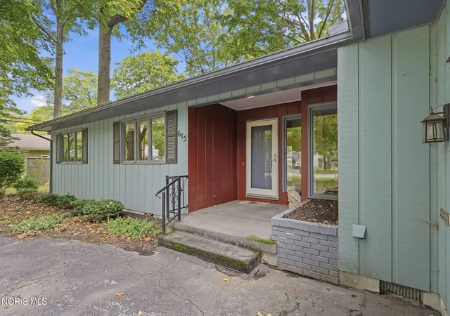 Photo 2 of Single family home for sale at 615 Sutton Pl, Findlay, OH 45840 | MLS# 10013877 | Listing updated on 2026-09-24