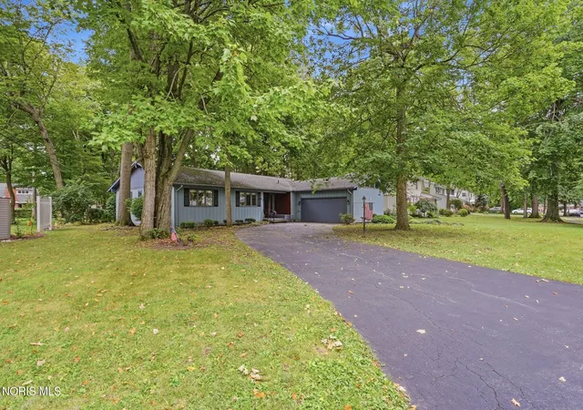 Photo 3 of Single family home for sale at 615 Sutton Pl, Findlay, OH 45840 | MLS# 10013877 | Listing updated on 2026-09-24