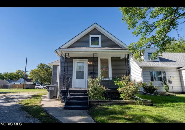 Photo 1 of Single family home for sale at 2023 Woodford St, Toledo, OH 43605 | MLS# 10013887 | Listing updated on 2026-10-08