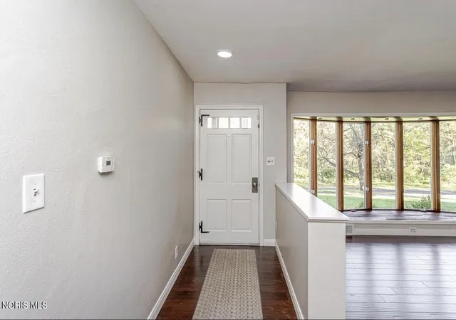 Photo 3 of Single family home for sale at 1754 N Cove Blvd, Toledo, OH 43606 | MLS# 10013882 | Listing updated on 2026-10-21