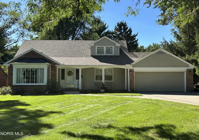 Photo 2 of Single family home for sale at 1900 Green Valley Dr, Toledo, OH 43614 | MLS# 10013944 | Listing updated on 2026-10-26