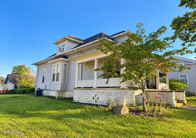 Photo 2 of Single family home for sale at 129 S Sandusky St, Tiffin, OH 44883 | MLS# 10013890 | Listing updated on 2026-10-01