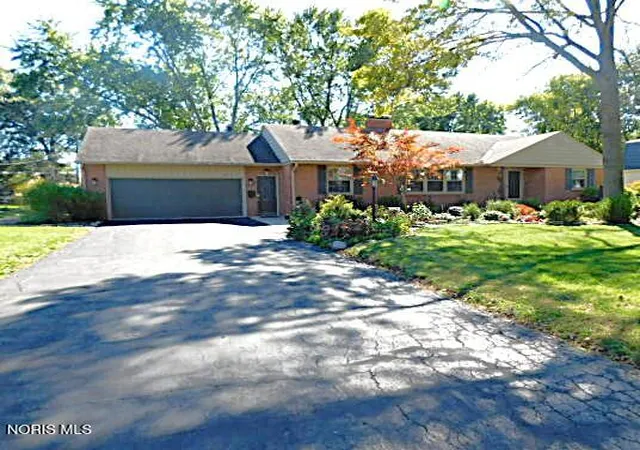 Photo 2 of Single family home for sale at 411 Church Hl Dr, Findlay, OH 45840 | MLS# 10013921 | Listing updated on 2026-09-29
