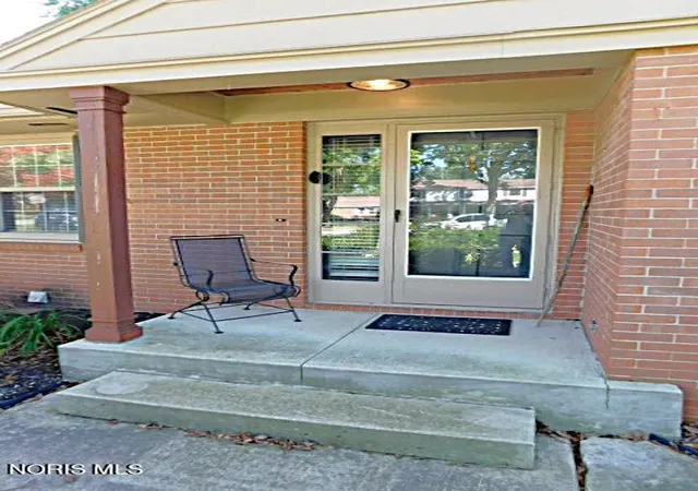 Photo 3 of Single family home for sale at 411 Church Hl Dr, Findlay, OH 45840 | MLS# 10013921 | Listing updated on 2026-09-29