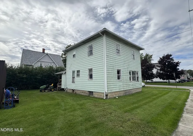 Photo 1 of Single family home for sale at 302 E Lawrence St, Montpelier, OH 43543 | MLS# 10013956 | Listing updated on 2026-10-12