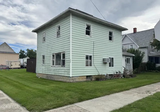 Photo 2 of Single family home for sale at 302 E Lawrence St, Montpelier, OH 43543 | MLS# 10013956 | Listing updated on 2026-10-12