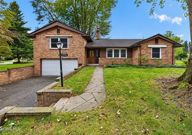 Photo 2 of Single family home for sale at 3226 Hargo Rd, Toledo, OH 43606 | MLS# 10014217 | Listing updated on 2026-10-13