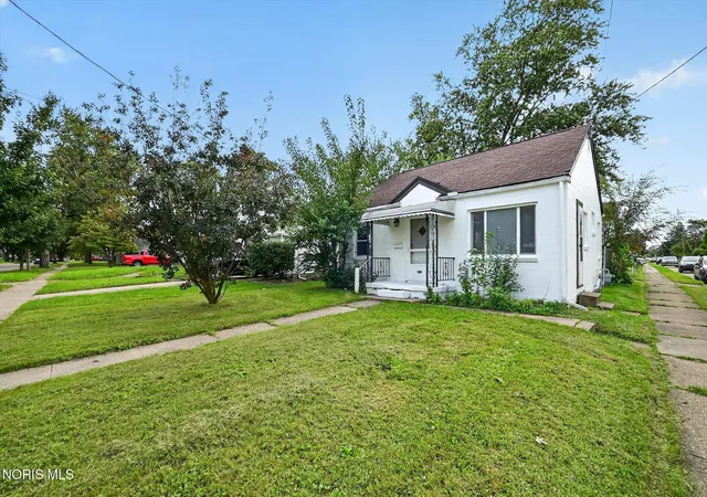 Photo 3 of Single family home for sale at 4703 Vermaas Ave, Toledo, OH 43612 | MLS# 10013969 | Listing updated on 2026-10-27