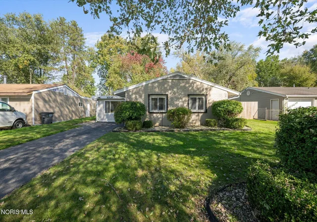 Photo 3 of Single family home for sale at 3008 Brock Dr, Toledo, OH 43613 | MLS# 10014032 | Listing updated on 2026-10-26