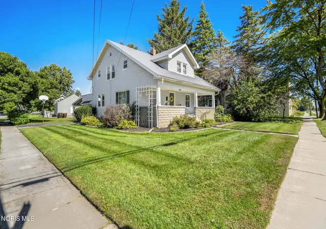 Photo 2 of Single family home for sale at 922 Farnsworth Rd, Waterville, OH 43566 | MLS# 10013915 | Listing updated on 2026-10-06