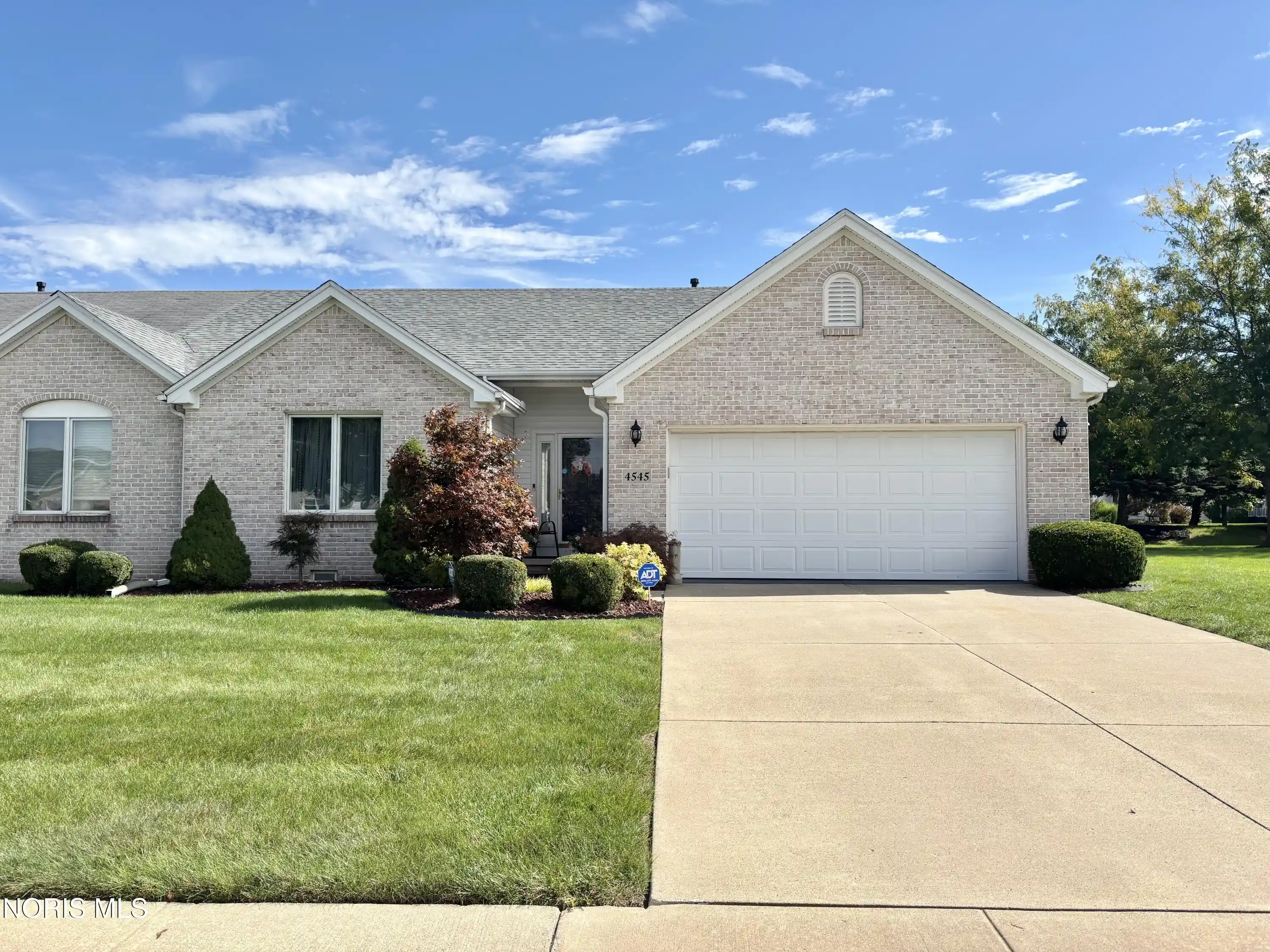 Listing Photo 1 - Condo for sale in 4545 Blackstone Dr located at 4545 Blackstone Dr, Maumee, OH 43537 - Unit 4545 Blackstone Dr