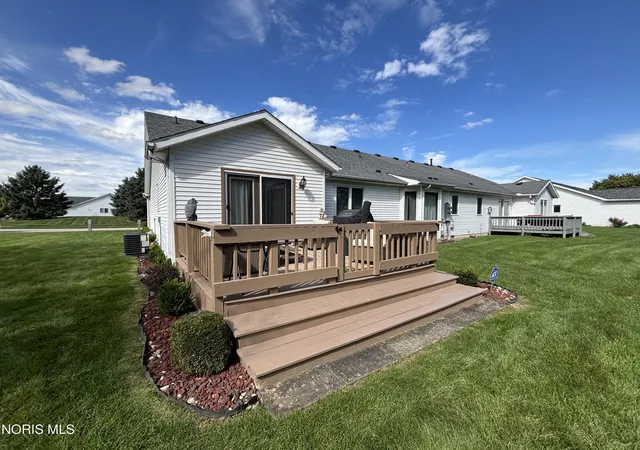 Listing Photo 4 - Condo for sale in building located at 4545 Blackstone Dr, Maumee, OH 43537
