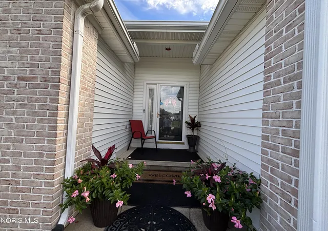 Listing Photo 5 - Condo for sale in building located at 4545 Blackstone Dr, Maumee, OH 43537