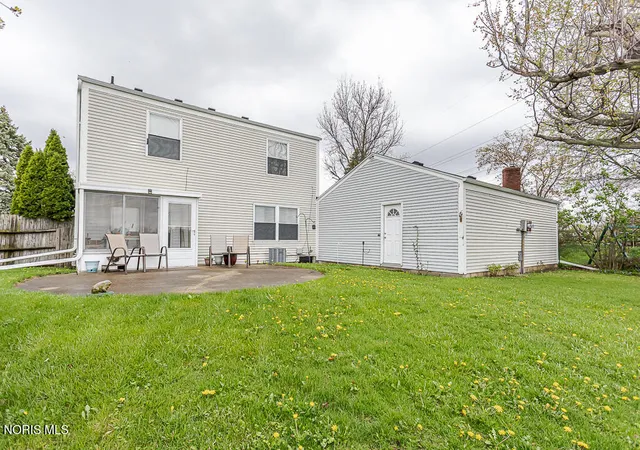 Photo 3 of Multi family home for sale at 3693 Lakepointe Dr, Northwood, OH 43619 | MLS# 10013936 | Listing updated on 2026-10-02