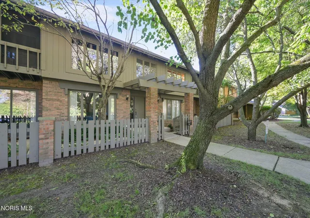 Listing Photo 2 - Condo for sale in building located at 29666 E River Rd, Perrysburg, OH 43551